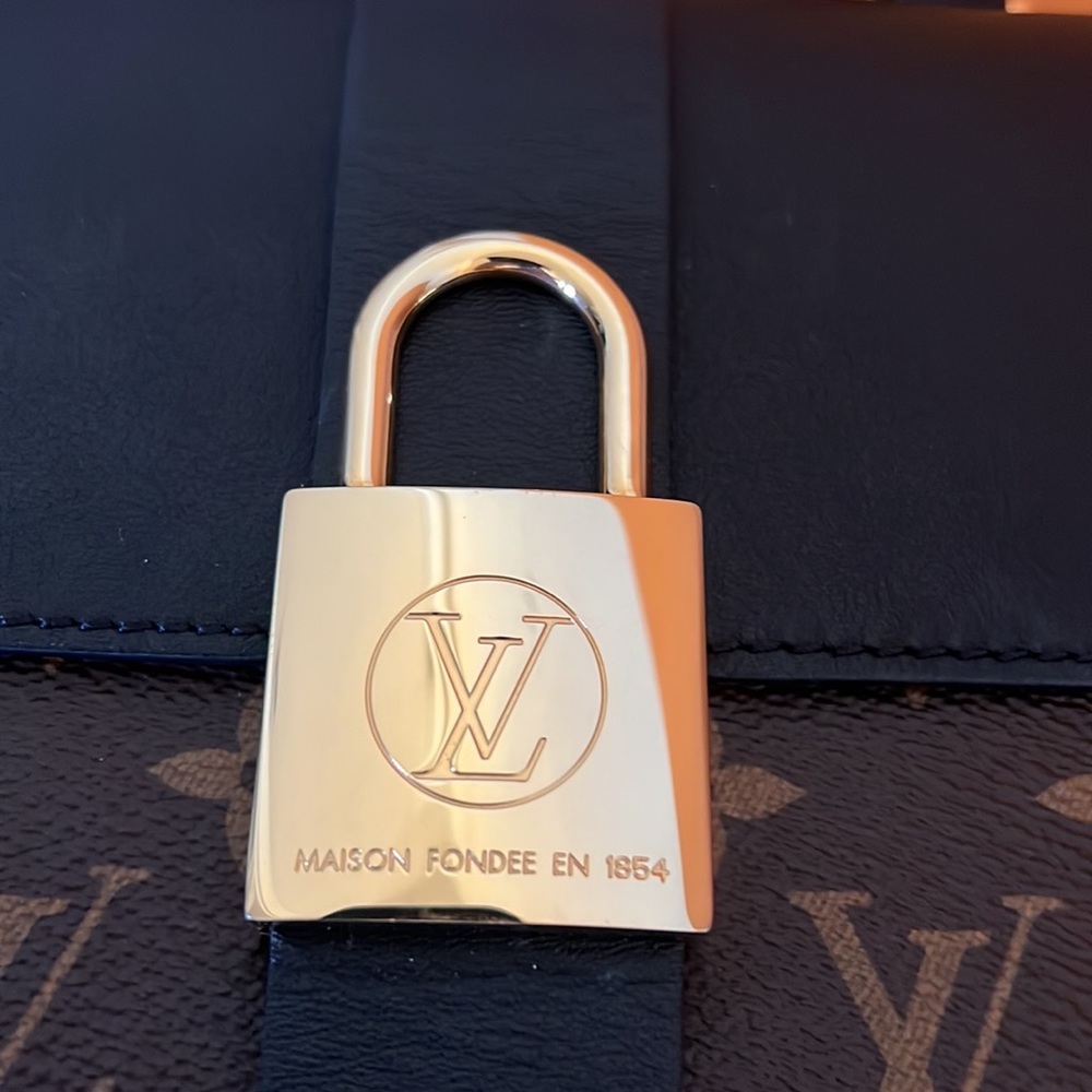 NWT Louis Vuitton Locky BB - Picture 7 of 15